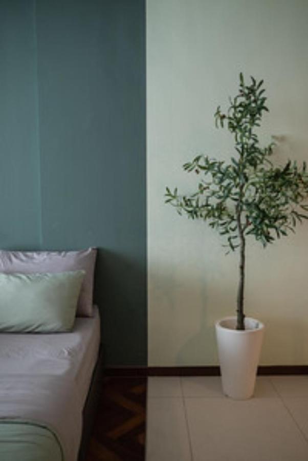 Deluxe Seaview Suite Twin Bed By The Only Bnb Tanjung Tokong Экстерьер фото