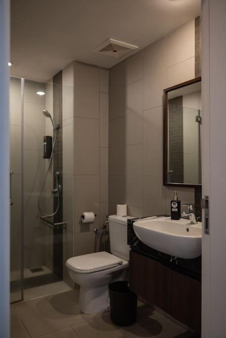 Deluxe Seaview Suite Twin Bed By The Only Bnb Tanjung Tokong Экстерьер фото